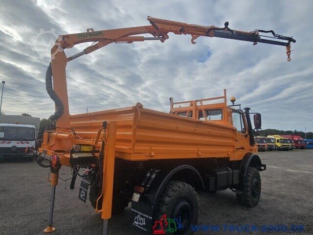 Grúa montada en camión Unimog U2150 4x4 Kran abnehmbar Palfinger Hakenhöhe 10m