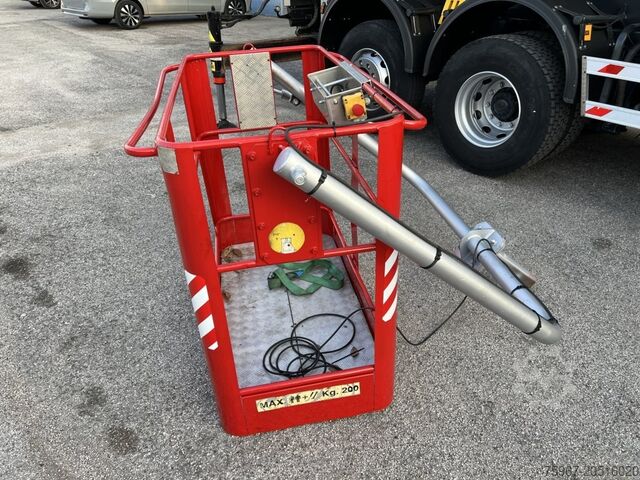 Trosmjerni kiper kamion s kranom Iveco Stralis 420