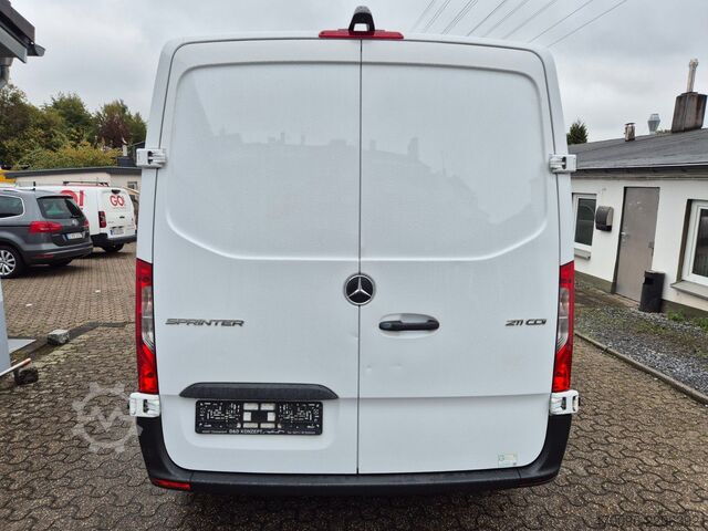 Панельний фургон MERCEDES-BENZ Sprinter 211 Kasten*L1/H1*Klima*3 Sitzer*