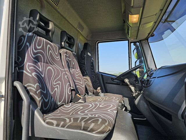 Beg pakaian IVECO 75E18 EUROCARGO