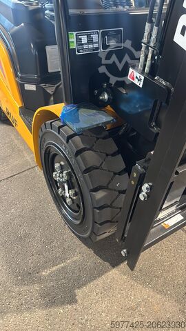 Chariot élévateur à fourche UN Forklift 3.5T Rough Terrain