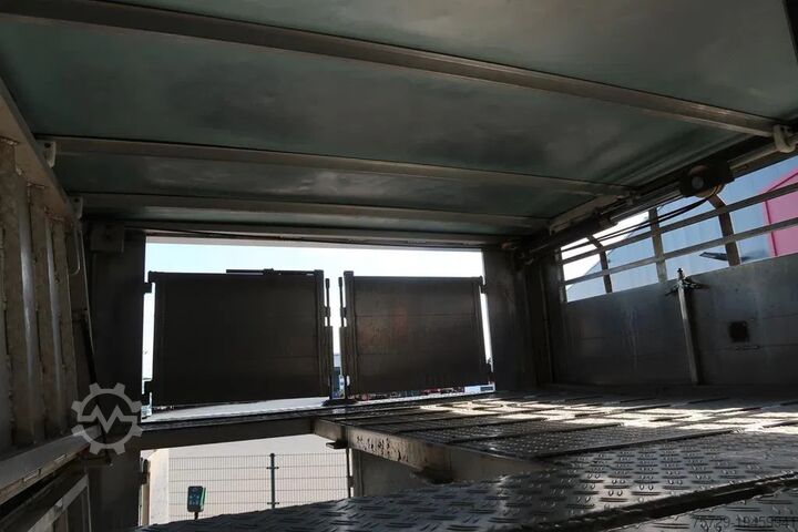 Transporte de gado CUPPERS LVA 9-9 AL