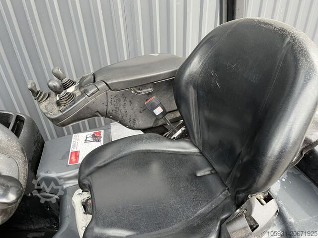 Xe nâng điện 3 bánh Linde E16-02