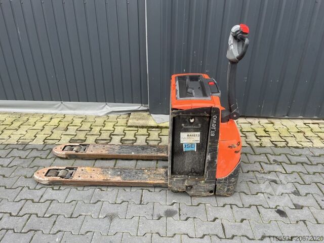 पैलेट ट्रक BT LWE250