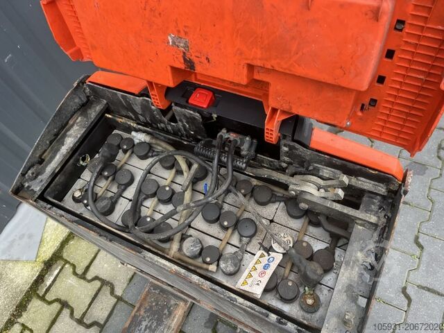 पैलेट ट्रक BT LWE250