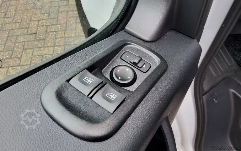 スーツケース Renault MASTER 165.35 MET GESLOTEN LAADBAK & ACHTERDEUR...