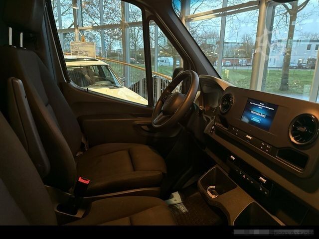 Furgoneta MERCEDES-BENZ Sprinter 319 CDI V6+STANDHZ+AHK++SCHWINGSITZ