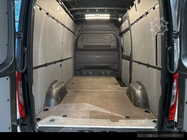 Furgoneta MERCEDES-BENZ Sprinter 319 CDI V6+STANDHZ+AHK++SCHWINGSITZ