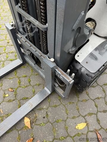 Stivuitor electric cu 4 roți Still RX60-35 / 600