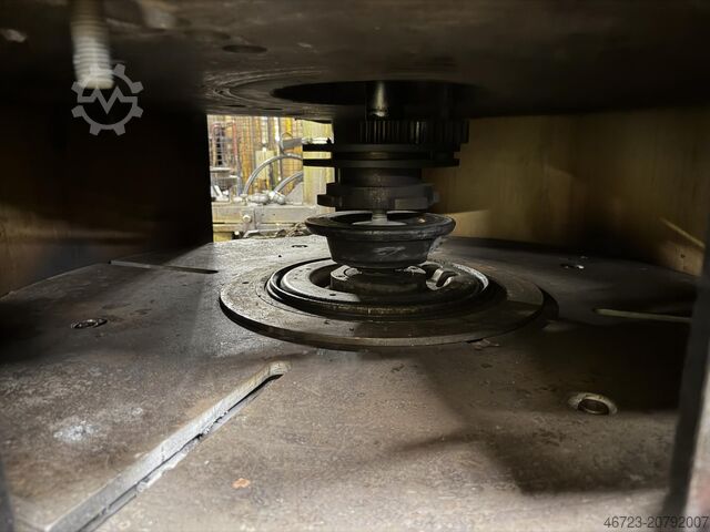 Prensa hidráulica para vulcanizar neumáticos Harburg-Freudenberger Maschinenbau GmbH KHP 46-150