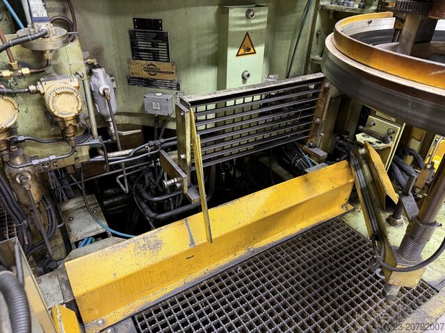 Prensa hidráulica para vulcanizar neumáticos Harburg-Freudenberger Maschinenbau GmbH KHP 46-150