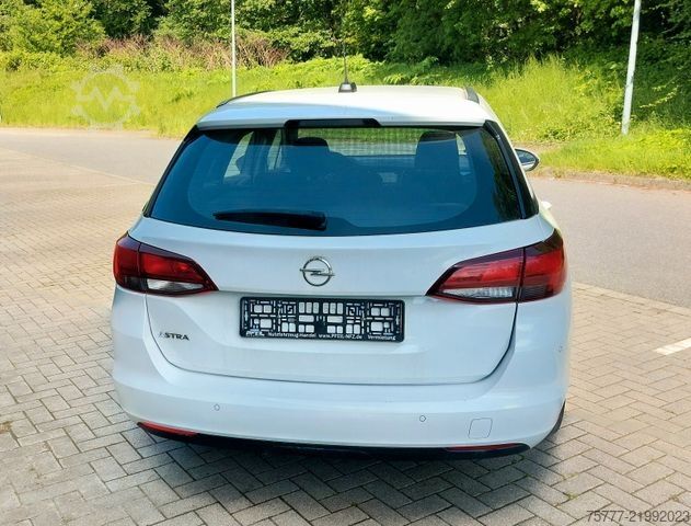 Minibús OPEL Astra Sports Tourer 1,5 CDTI-AHK-Navi-PDC