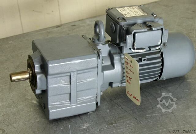 Redüktörlü motor 0,25 kW 43 devir/dakika Bauer BG10-71/D06LA4-TOF-ST-K/E003B9/AM-SP