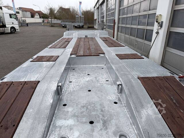 Remolque de plataforma baja Möslein T 4 VB H2  neuer 4 Achs Tieflader hydraulischen Rampen