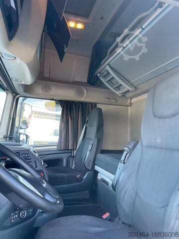 Traktor standard DAF XF 530 FT