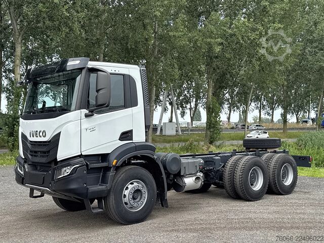 Châssis avec cabine Iveco T-Way AD380T43H-3800 AT Chassis Cabin (3 units)