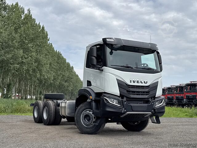 Châssis avec cabine Iveco T-Way AD380T43H-3800 AT Chassis Cabin (3 units)