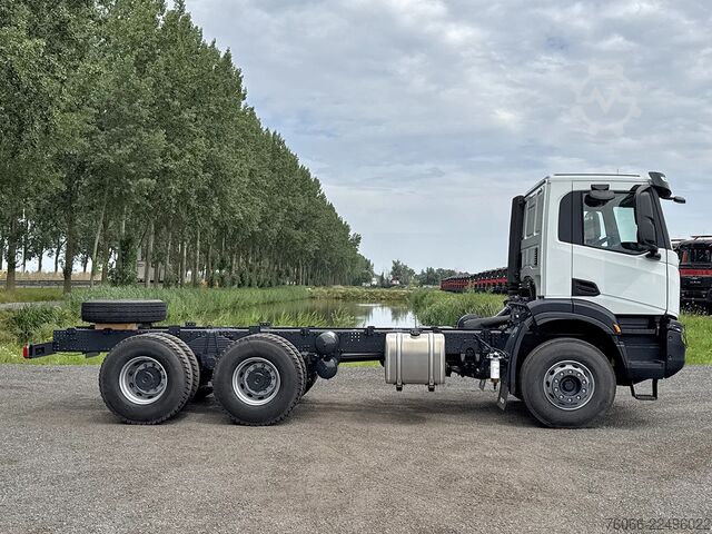 Châssis avec cabine Iveco T-Way AD380T43H-3800 AT Chassis Cabin (3 units)
