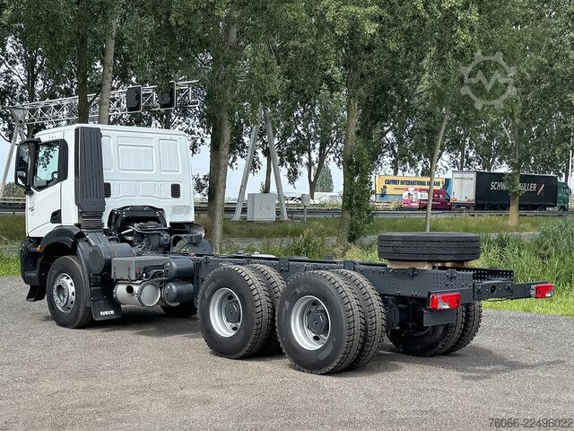 Châssis avec cabine Iveco T-Way AD380T43H-3800 AT Chassis Cabin (3 units)