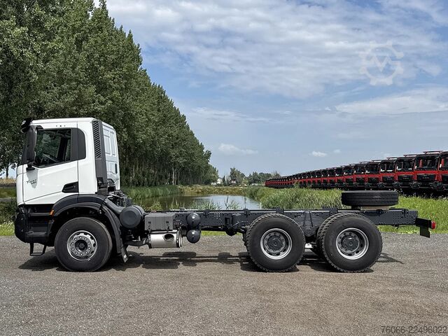 Châssis avec cabine Iveco T-Way AD380T43H-3800 AT Chassis Cabin (3 units)