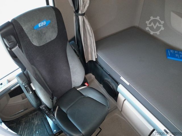 Standart çekici ünitesi DAF FT XG+ 530