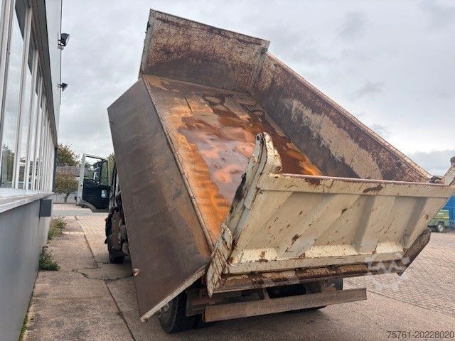Autocamion basculant tridirecțional IVECO AD 260T45