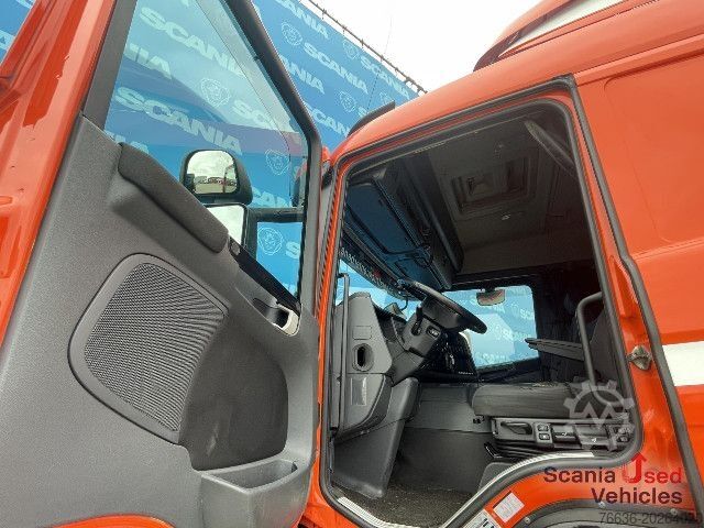 Autocamion cu caroserie tip cutie Scania P 370 LB4x2MNB RETARDER FULL AIR 705X245X235