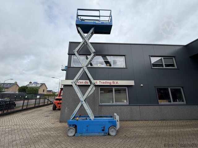 Genie GS-2032 lift gunting, lift kerja gunting, 2005 jam, tinggi kerja 8 meter GENIE GS-2032 schaarlift schaar hoogwerker 2005uur 8mtr werkhoogte
