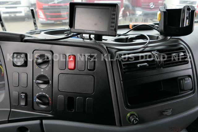 Autocamion cu caroserie tip cutie MERCEDES-BENZ Atego 1218 Koffer 12t Kamera LBW Euro 5