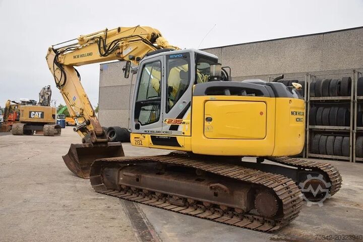 Escavadora de lagartas New Holland Kobelco E235B SR-LCT