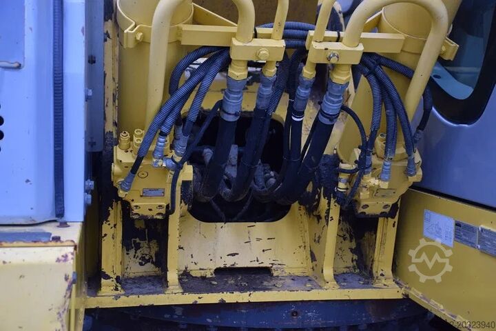 Grävmaskin med larvband New Holland Kobelco E235B SR-LCT