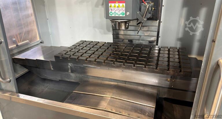 수직 머시닝 센터 **Used Haas** VM3 Vertical Machining Centre
