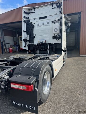 Standard tractor unit Renault T 520