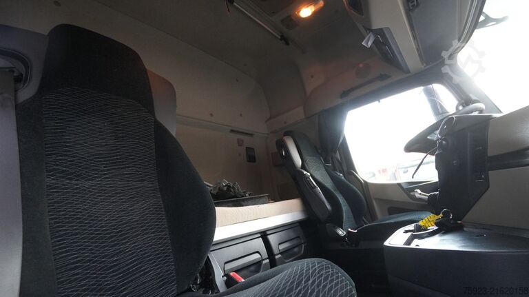 Standard-SZM Mercedes-Benz Actros 1942 tractor unit with broken engine