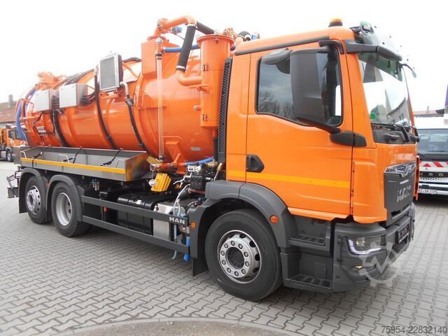 Camion-citerne à vide MAN TGM 26.320 6x2-4 BL / Faros 13,5/1
