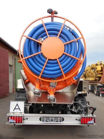 Camion-citerne à vide MAN TGM 26.320 6x2-4 BL / Faros 13,5/1