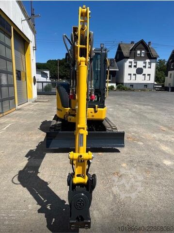  Komatsu PC38MR-5