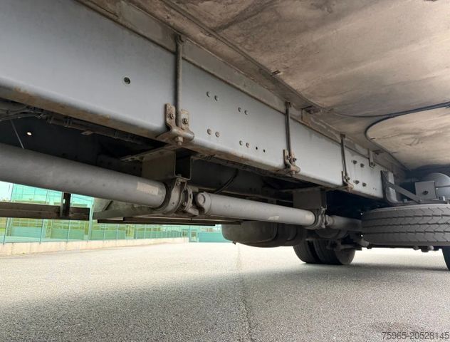 Box truck DAF CF 75.250 EURO 3 MANUAL GEARBOX VAN BEURDEN ISOL