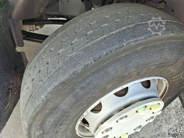 Vozidlo na zber komunálneho odpadu RENAULT D26 WIDE 320 - 6X2 - E6 - SEMAT C337