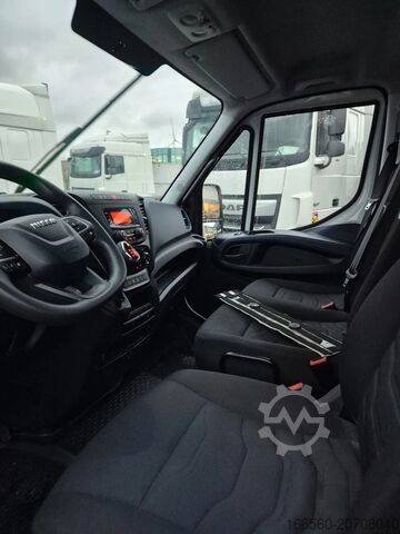 Camion-caisse Iveco DAILY 35 S 14 A8