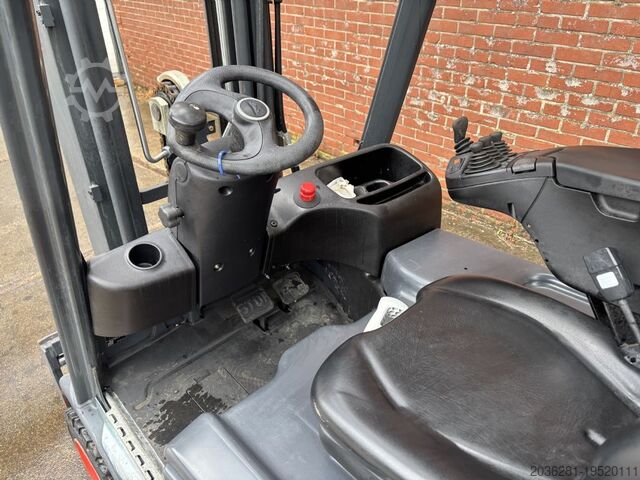 Carretilla eléctrica de 3 ruedas Linde E14-02