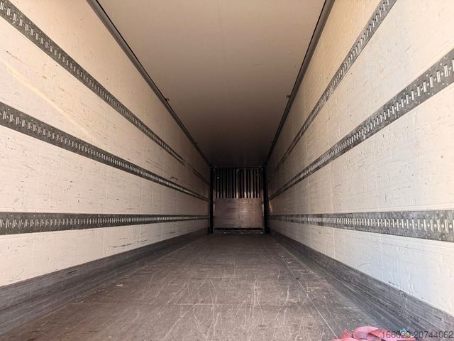 Dėžinė puspriekabė KRONE SZ - Mega Koffer mit Rampenhalterung