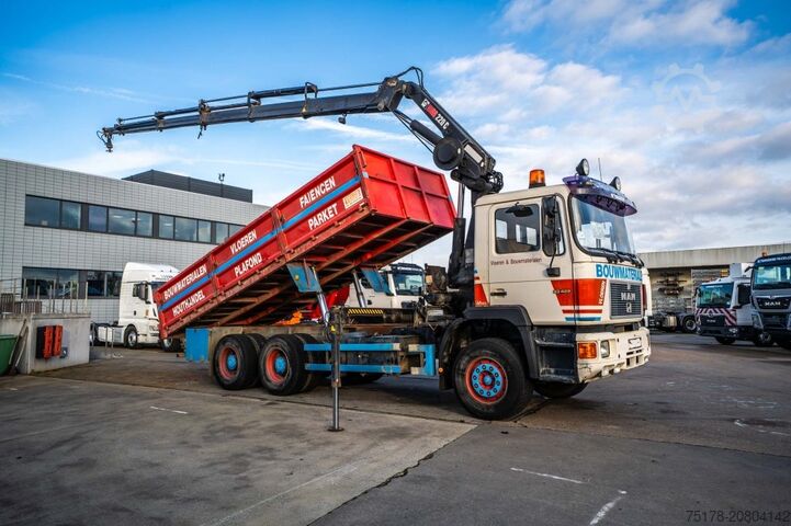 Tipper dengan derek MAN 33.422 DF + HIAB 220 C-5