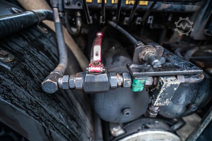 Tipper dengan derek MAN 33.422 DF + HIAB 220 C-5