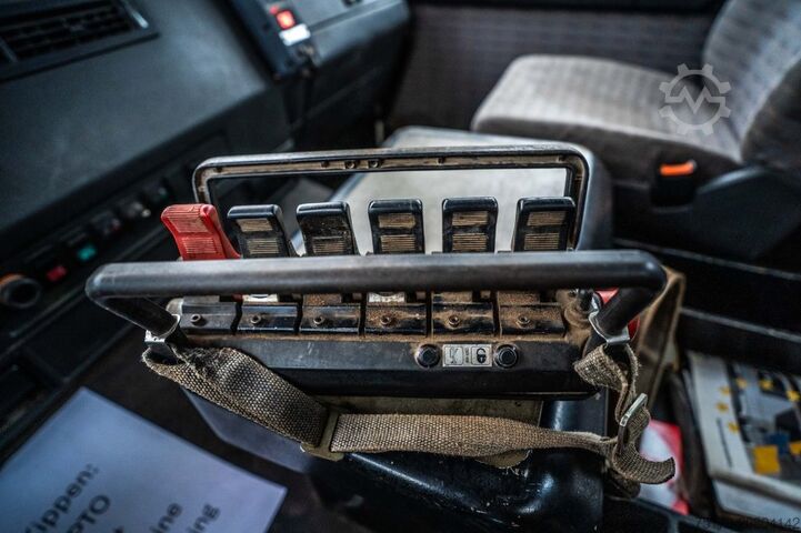 Tipper dengan derek MAN 33.422 DF + HIAB 220 C-5