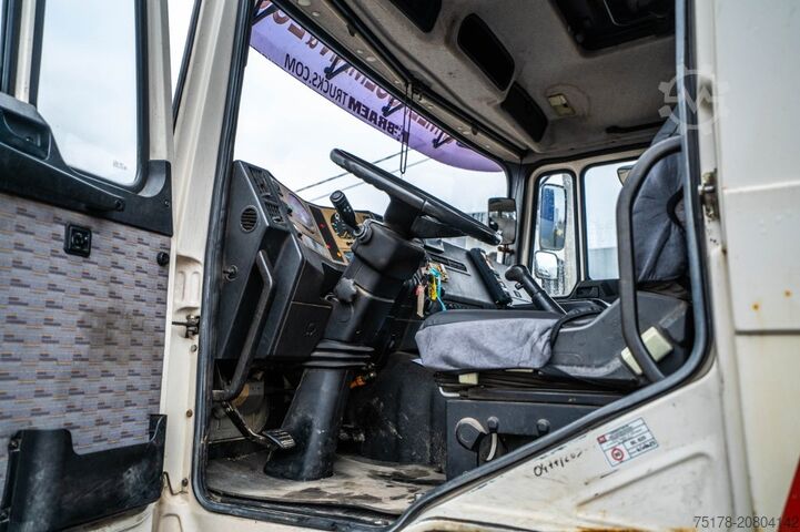 Tipper dengan derek MAN 33.422 DF + HIAB 220 C-5