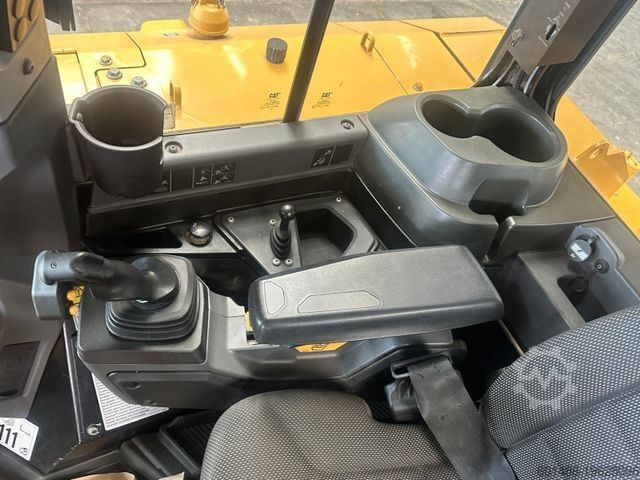 غلتک جاده CATERPILLAR D6 LGP Baujahr 2020