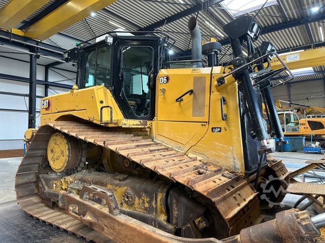 غلتک جاده CATERPILLAR D6 LGP Baujahr 2020