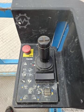 Elevador de tijera Genie GS-4390 RT