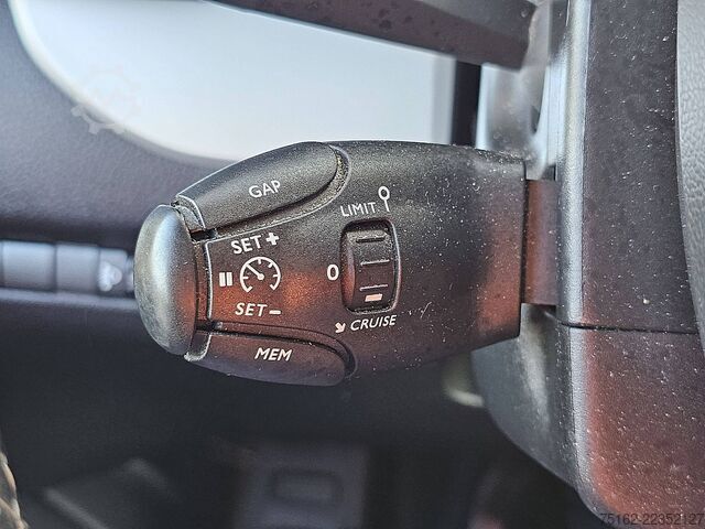 উঁচু ছাদের স্টেশন ওয়াগন OPEL VIVARO 1.5 L2H1 Airco Carplay!